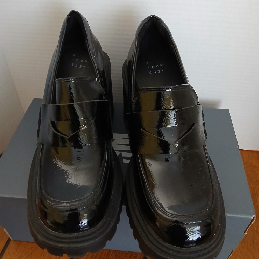 A New Day Size 8½ Black $30 - Picture 5 of 5